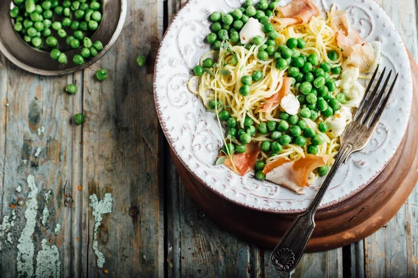 yeşil bezelyeli makarna