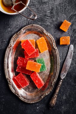 marmelat renkli parçalar