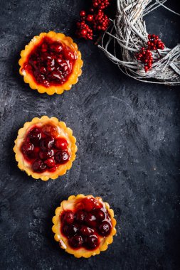 Çilek pasta bir tatil tablo