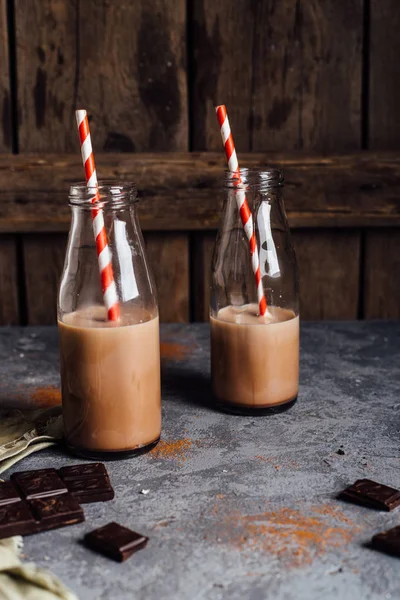 Paar chocolade melk cocktail — Stockfoto