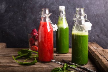 çilek ve ıspanak güler yüzlü