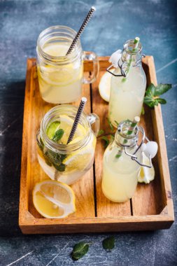 Taze yaz limonata. Ev yapımı