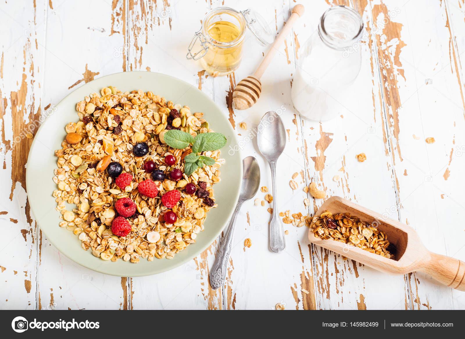 Homemade granola for breakfast — Stock Photo © kovalelena 145982499