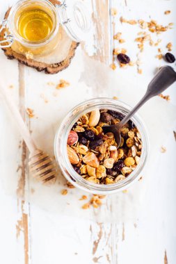 Kahvaltıda ev yapımı granola