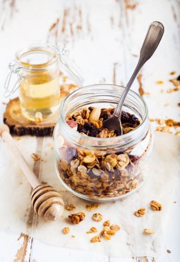 Kahvaltıda ev yapımı granola