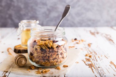 Kahvaltıda ev yapımı granola