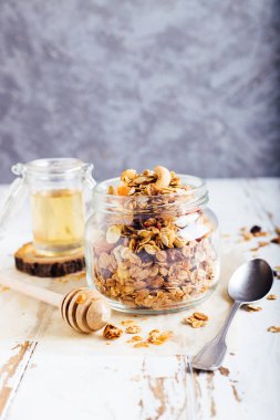 Kahvaltıda ev yapımı granola
