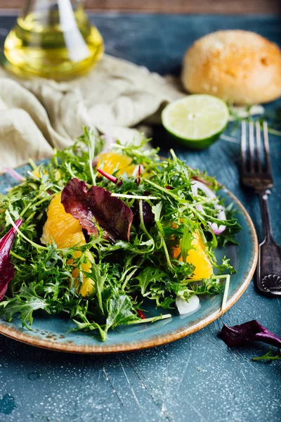 Salada de vitamina com arugula e laranjas — Fotografia de Stock