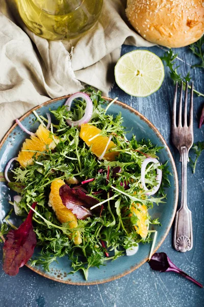 Salada de vitamina com arugula e laranjas — Fotografia de Stock