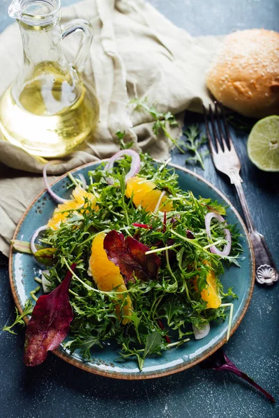 Salada de vitamina com arugula e laranjas — Fotografia de Stock