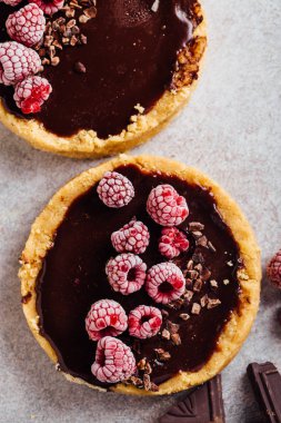 Karamel ve çikolata tart 