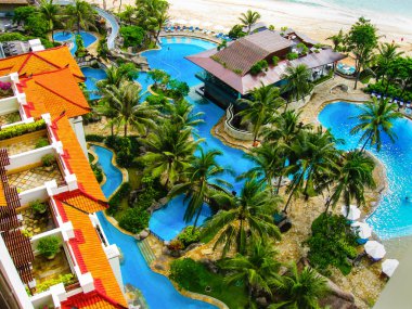 Bali, Endonezya - 30 Aralık 2008: Havuzları ve okyanus plaj