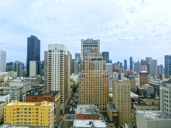 遠くにダウンタウンの高層ビルとサンフランシスコの街の風景 米国カリフォルニア州サンフランシスコ サンフランシスコ — ストック写真