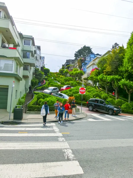 San Francisco, California, Estados Unidos - 04 de mayo de 2016: Vista de Lombard Street — Foto de Stock
