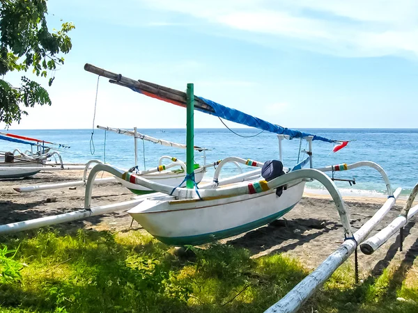 Geleneksel Bali Bali, Endonezya Amed sahilde tekne