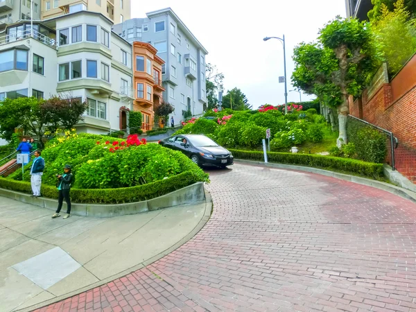 San Francisco, Califórnia, EUA - 04 de maio de 2016: Vista da Lombard Street — Fotografia de Stock