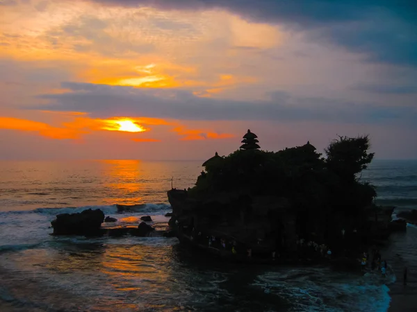 Tanah Lot Las Olas Del Mar Atardecer Oro Bali — Foto de Stock