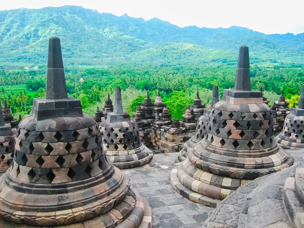 Stupas en el Templo de Borobudur, Java Central en Indonesia — Foto de Stock