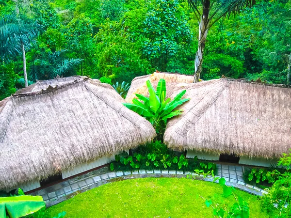 Bali, Indonesië - 13 April 2012: Weergave van de bungalow in het Nandini Jungle Resort and Spa. — Stockfoto