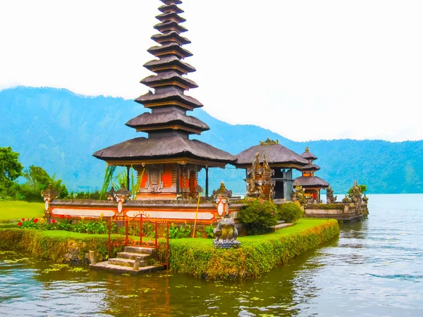 Bali 'deki Pura Ulan Danu Beratan Su Tapınağı — Stok fotoğraf