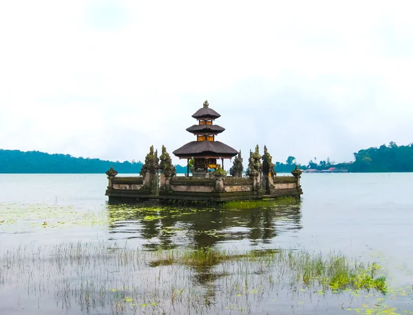 Bali 'deki Pura Ulan Danu Beratan Su Tapınağı — Stok fotoğraf