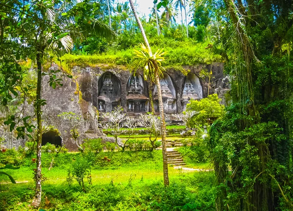 Templo Gunung Kawi y Candi en la selva de Bali — Foto de Stock