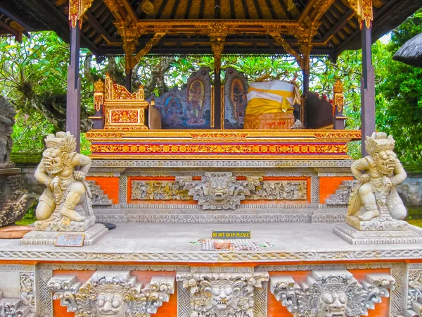 Batuan, Indonésie - Prosinec 28, 2008: Puseh Temple, Bali — Stock fotografie