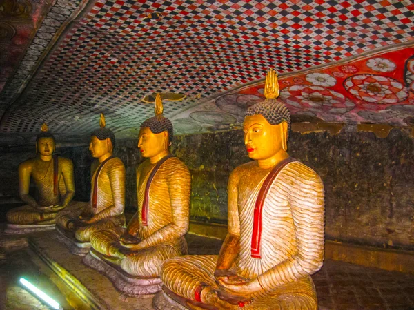 Dambulla, Sri Lanka - 30 aprile 2009: Tempio delle grotte dei buddisti — Foto Stock