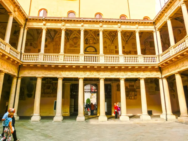 Padua, İtalya - 19 Eylül 2014: Palazzo Bo, tarihi bina