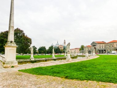 İtalya, Veneto, Padua 'daki Prato della Valle Parçası.