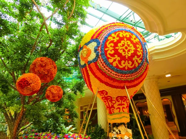 Лас-Вегас, США - 06 мая 2016 года: Инсталляция цветов в отеле Wynn Hotel и казино — стоковое фото