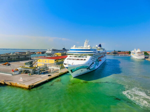 Венеция, Италия - 06 июня 2015 года: круизное судно Norwegian Jade by NCL
