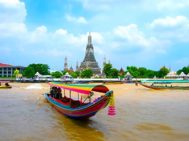 Teknenin Choapraya nehir ve Grand Palace, Bangkok, Tayland