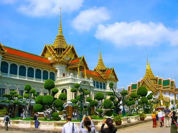 Bangkok, Thailand - June 30, 2008: The palace of the king — Stock Photo, Image