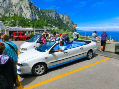 Capri, İtalya - 04 Mayıs 2014: Vintage Cabrio taksi araba