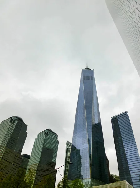 ニューヨーク アメリカ合衆国 2016 2013 日の青空とニューヨークのほぼ完成ワン ワールド トレード センター — ストック写真