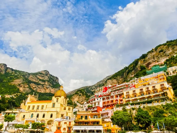 Positano, Itália, ao longo da deslumbrante Costa Amalfitana . — Fotografia de Stock