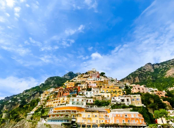 Positano, Italia a lo largo de la impresionante costa de Amalfi . — Foto de Stock
