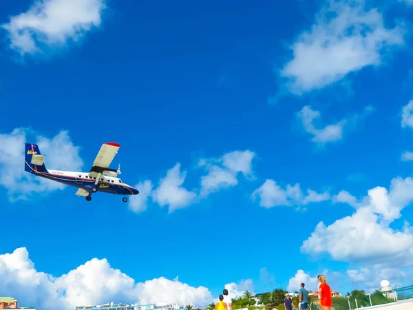 Philipsburg, Sint Maarten - 10 Şubat 2013: Maho Koyu'ndaki plaj — Stok fotoğraf