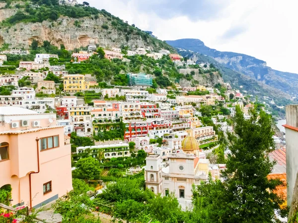 Positano, Itália, ao longo da deslumbrante Costa Amalfitana . — Fotografia de Stock