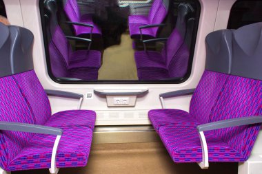 Uzun ve kısa mesafe için tren emtpy iç