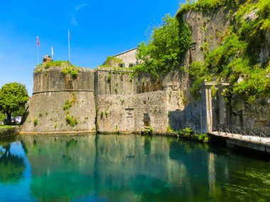 Kotor, Karadağ eski Kalesi. Kule ve duvar