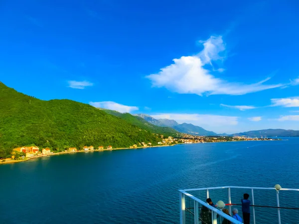 Blick vom Kreuzfahrtschiff, Kotor Bay, Montenegro — Stockfoto