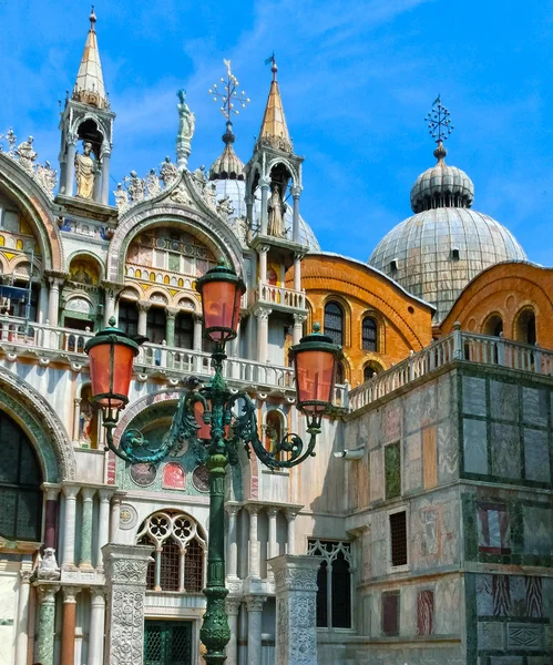 Venice, Italië - mei 10, 2014: Het detail van St. Mark Basilica — Stockfoto