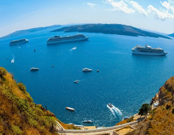Santorini-sziget, Görögország - gyönyörű kilátás nyílik a marina — Stock Fotó