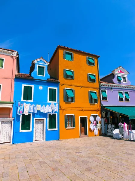 Casas antigas coloridas na Ilha Burano — Fotografia de Stock