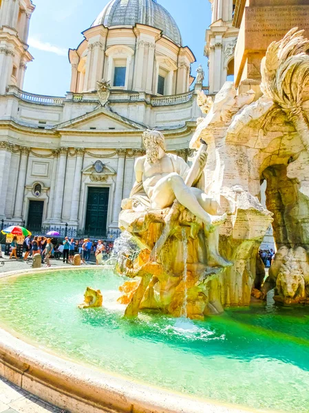 意大利罗马-2015 年 9 月 10 日︰ 片段的四条河流区的纳沃纳广场喷泉。罗马 — 图库照片