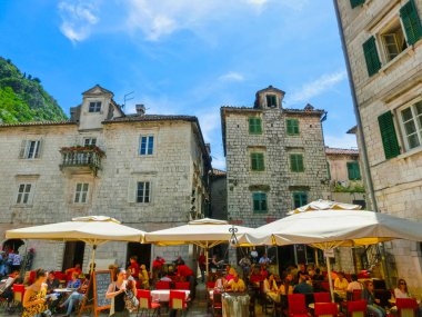 Kotor, Karadağ - 07 Nisan 2014: Kotor, St. Lukes Meydanı