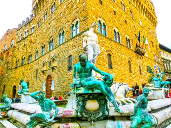 Florencia, Italia - 01 de mayo 2014: Palazzo Vecchio es el ayuntamiento — Foto de Stock