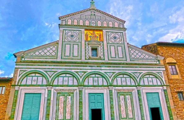 San Miniato al Monte is een basiliek in Florence, Italië — Stockfoto
